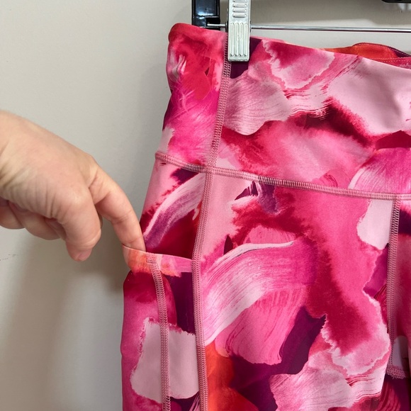 Athleta Ultimate Stash II Capri Leggings Painted Energy Coral, size L - Picture 4 of 8